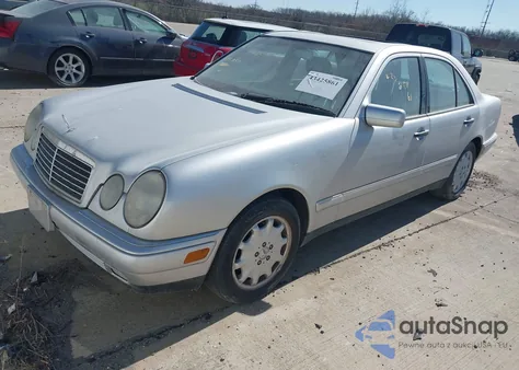 1998 Mercedes-Benz E 320 z USA, uszkodzony, nr VIN WDBJF65F4WA683664